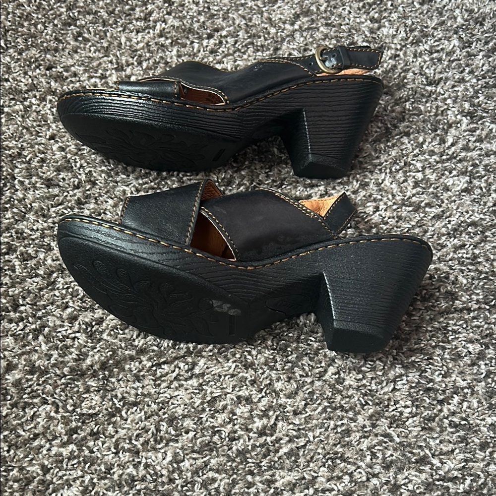 Born Women's Black Leather Sandals - Picture 4 of 4